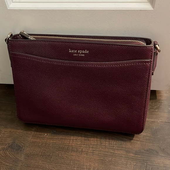 kate spade Handbags - BNWOT Kate Spade Crossbody purse